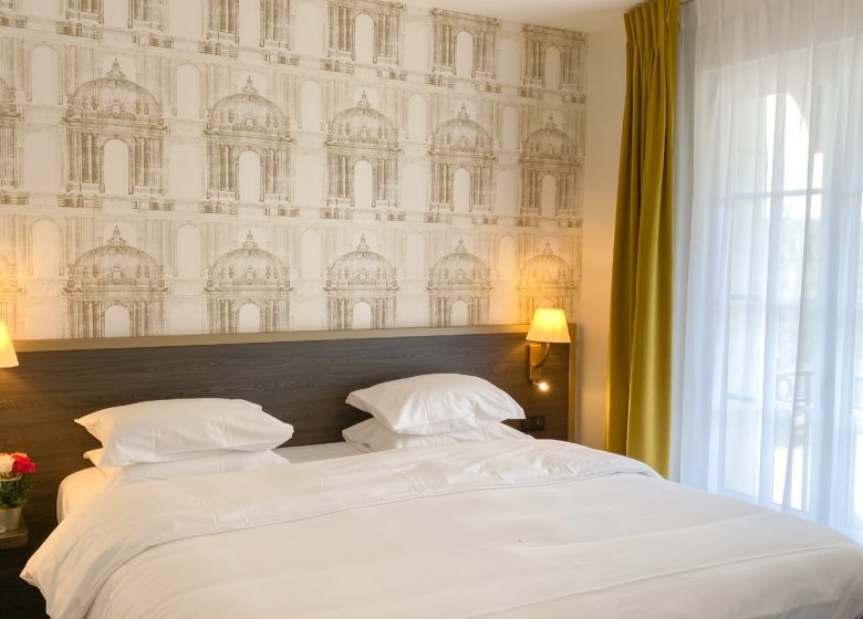 Chambre Deluxe triple au Best Western Royal Hôtel Caen Centre en Normandie