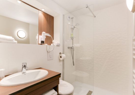 brit-hotel-caen-nord-chambre-01standard (12)