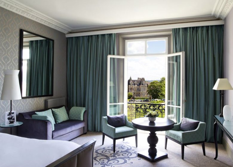 Chambre avec vue sur les jardins au Grand Hôtel de Cabourg