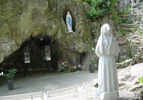 grotte-petit-lourdes-herouville-saint-clair-1