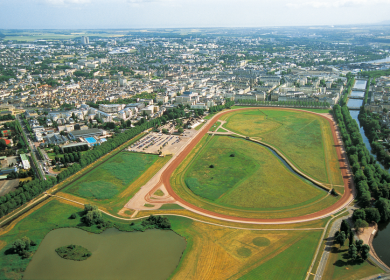 Vue aérienne de l'Hipprodrome de Caen en Normandie