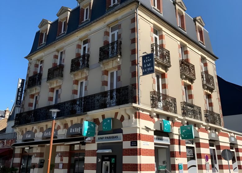 hotel-le-cosy-riva-bella-facade