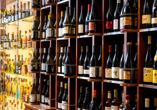 les-accords-parfaits-etageres-vins