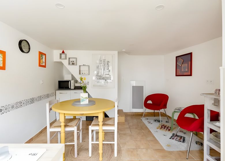 maisonnette-ferey-espace-repas-2