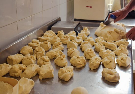 pizzeria-la-napolitaine-preparation-pizzas-1_CaenlamerTourisme