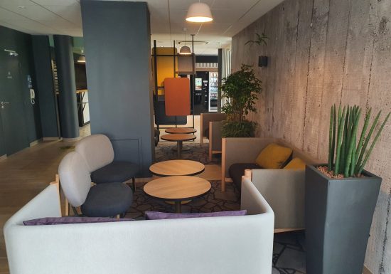 B&B Hôtels Ouistreham salon 1