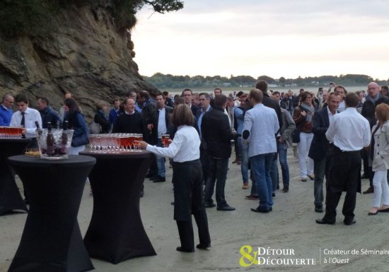 Détour&Découverte_Créateur de séminaires à l’OUEST_Cocktail sur la plage